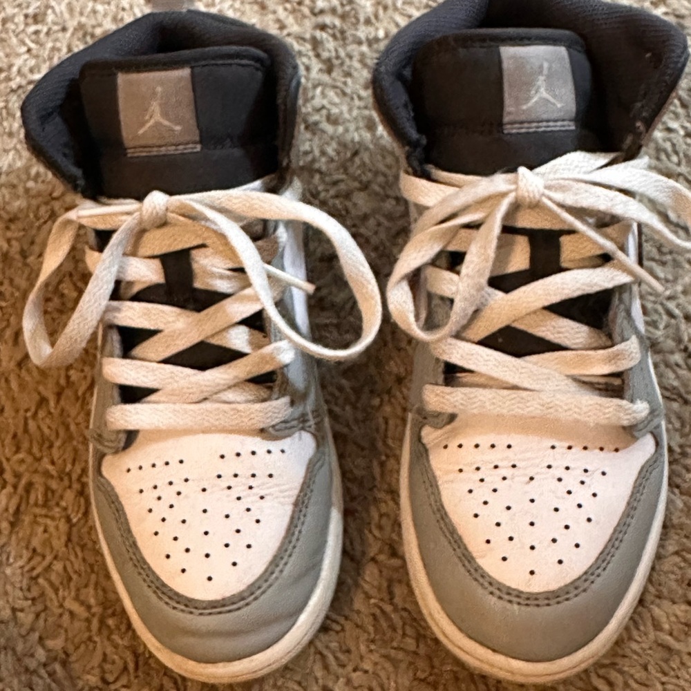 Used retro Jordans 1s mid light smoke youth size 2.5